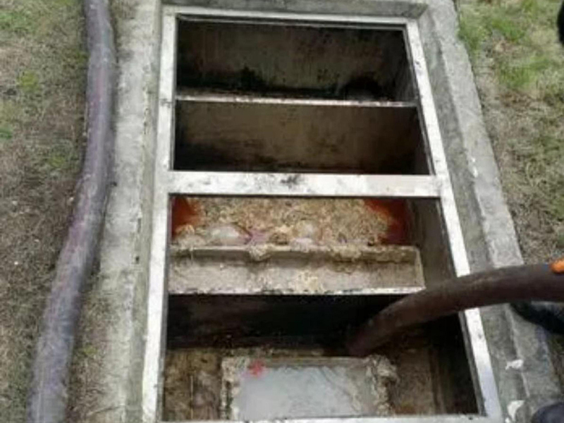 新巴尔虎右隔油池清理