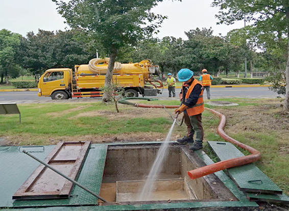 新巴尔虎右化油池清理